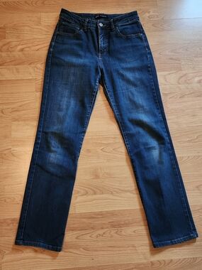 Lee Classic Fit Jeans Women’s Size 6 Medium Dark Wash Straight Leg Stretch Denim